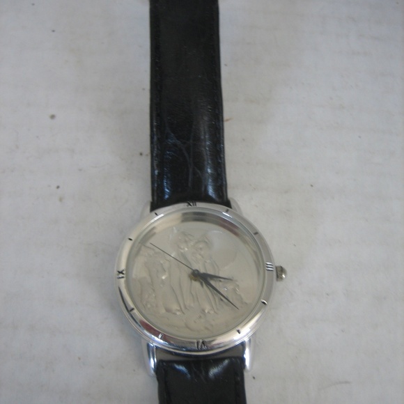 Disney Silver Aristocats Black Leather Wrist Watch Pre-Owned Made in Japan - Picture 4 of 5